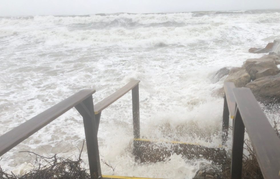 Disapparing stairs to the Beach