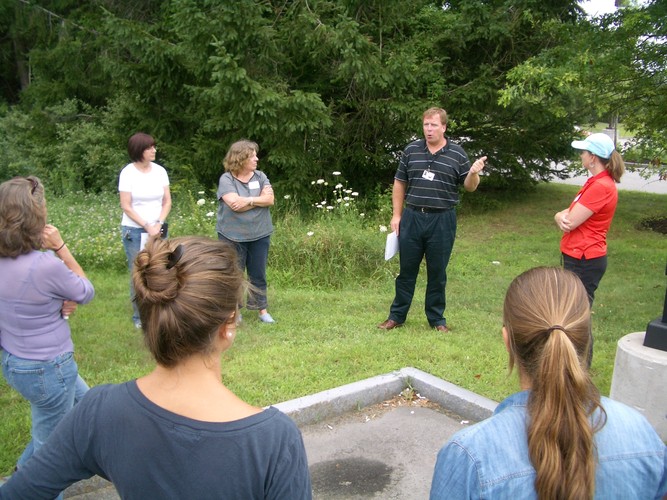 Dave Sharples addresses group at beginning of tour.