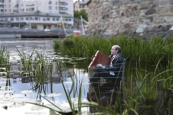 (c) Isaac Cordal