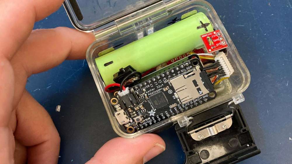 Inner workings of a lobster "fitness tracker."